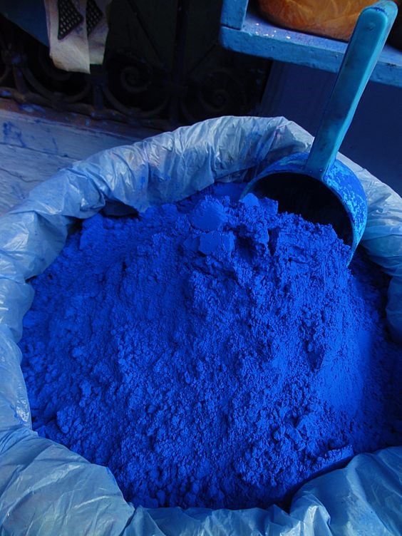 Técnicas y aplicaciones visuales del color azul