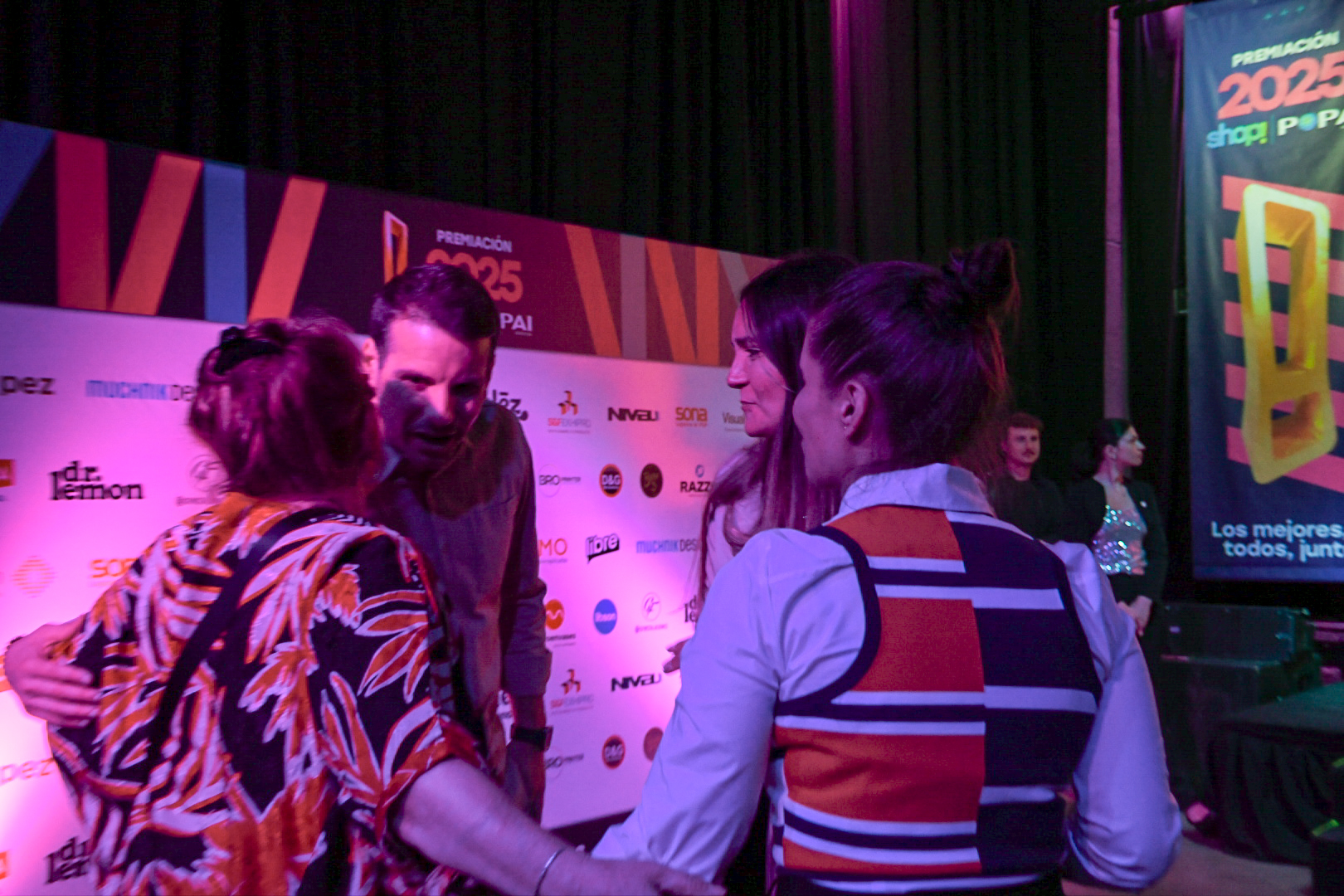 ORO Premios Popai Vidrierismo y Escenografía de Impacto Única. Marcela Seggiaro. Claro.